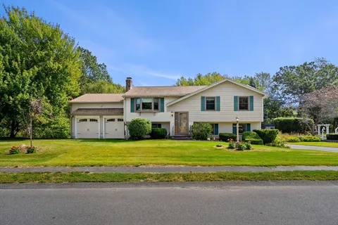 $660,000 | 23 Lincolnshire Drive, Haverhill, MA 01835