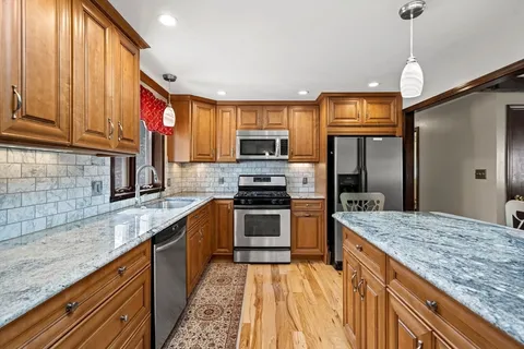 $660,000 | 23 Lincolnshire Drive, Haverhill, MA 01835