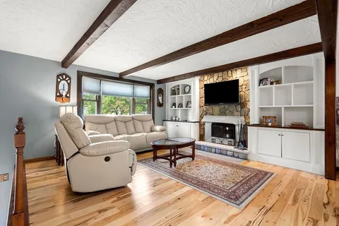 $660,000 | 23 Lincolnshire Drive, Haverhill, MA 01835