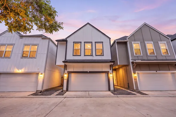$289,000 | 8422 Bently Green Lane, Houston, TX 77022