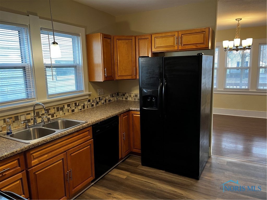4341 Birchall Road Toledo, OH 43612 - Photo 5 of 12 Kitchen