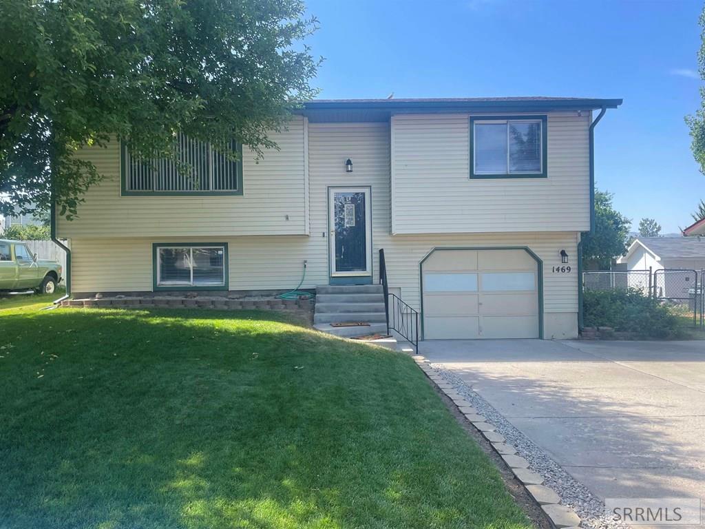 1469 Golden Gate Street Pocatello, ID 83201 - Photo 2 of 33