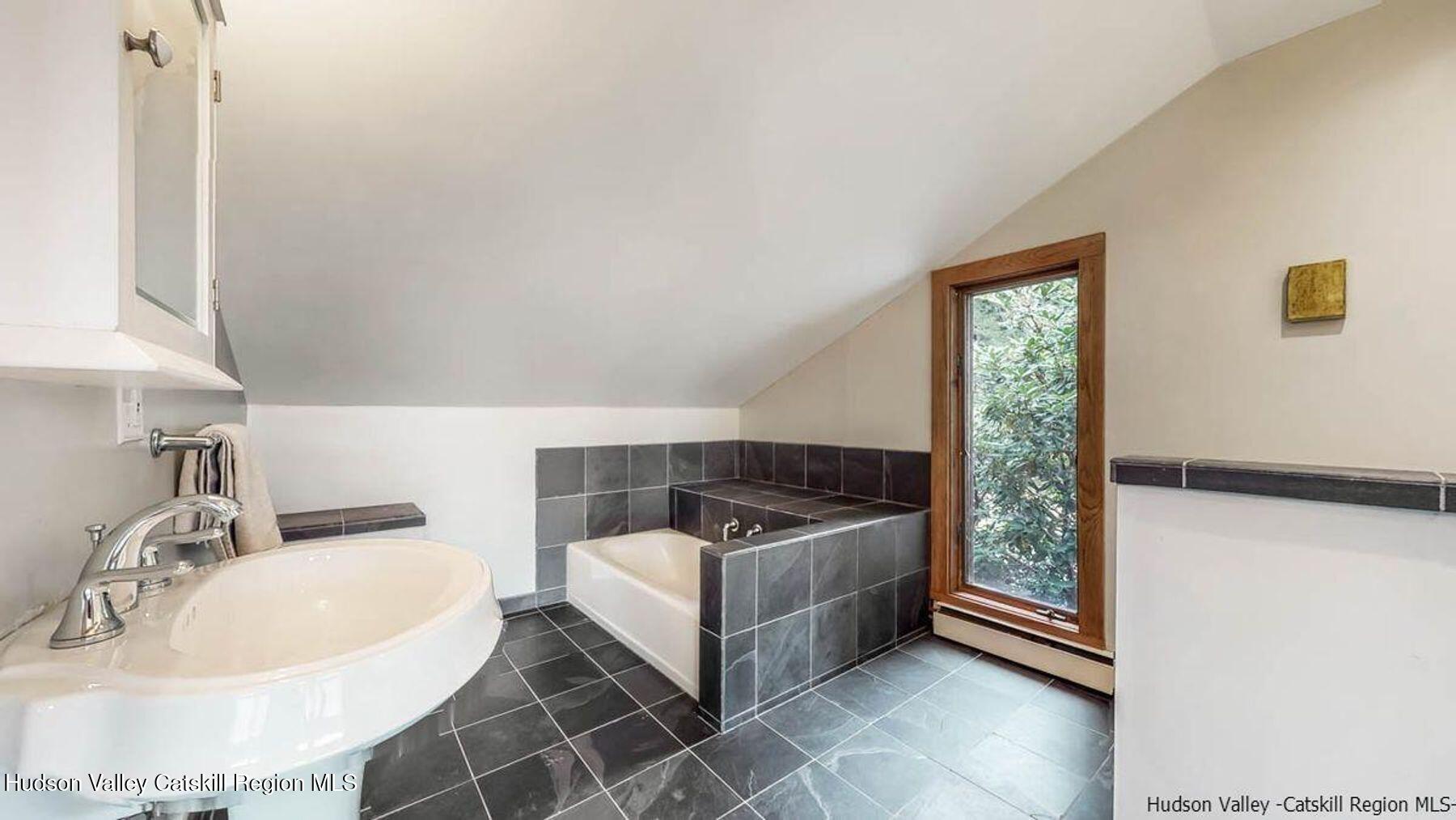 376 Abbey Road Mount Tremper, NY 12457 - Photo 17 of 24 photo_online_018