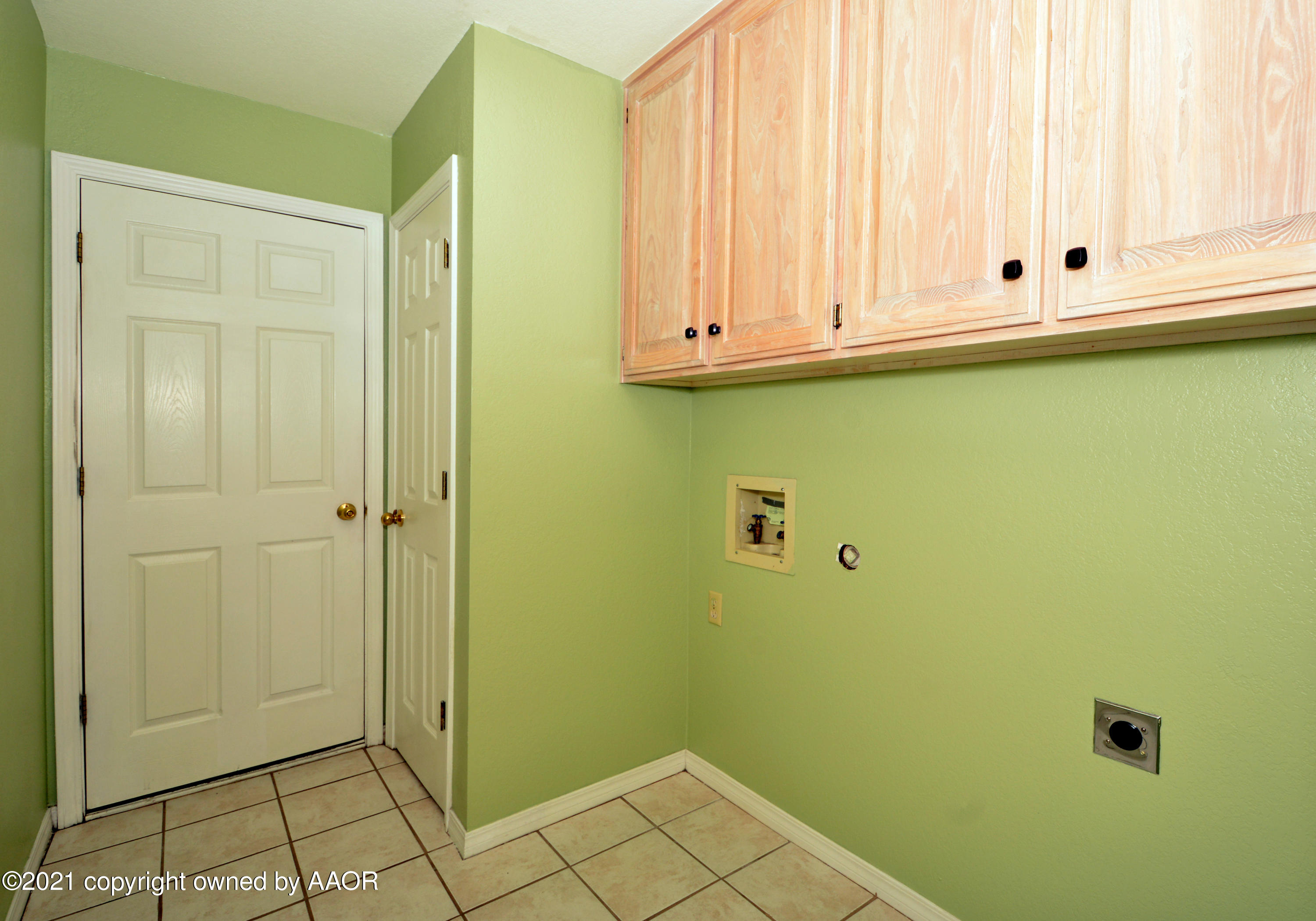3117 Hobbs Road Amarillo, TX 79109 - Photo 13 of 20 14 Laundry Room