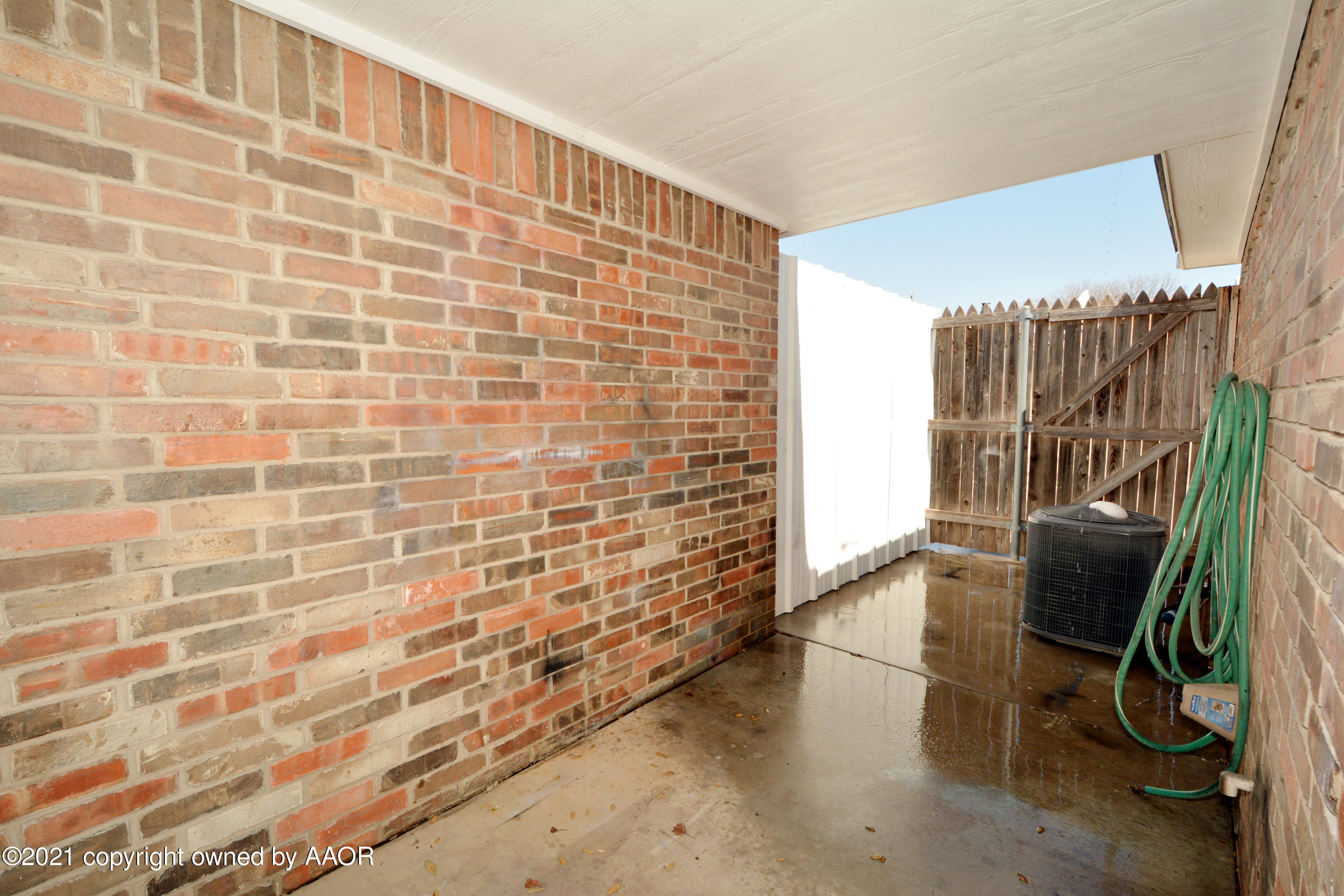 3117 Hobbs Road Amarillo, TX 79109 - Photo 8 of 20 20 Side Patio