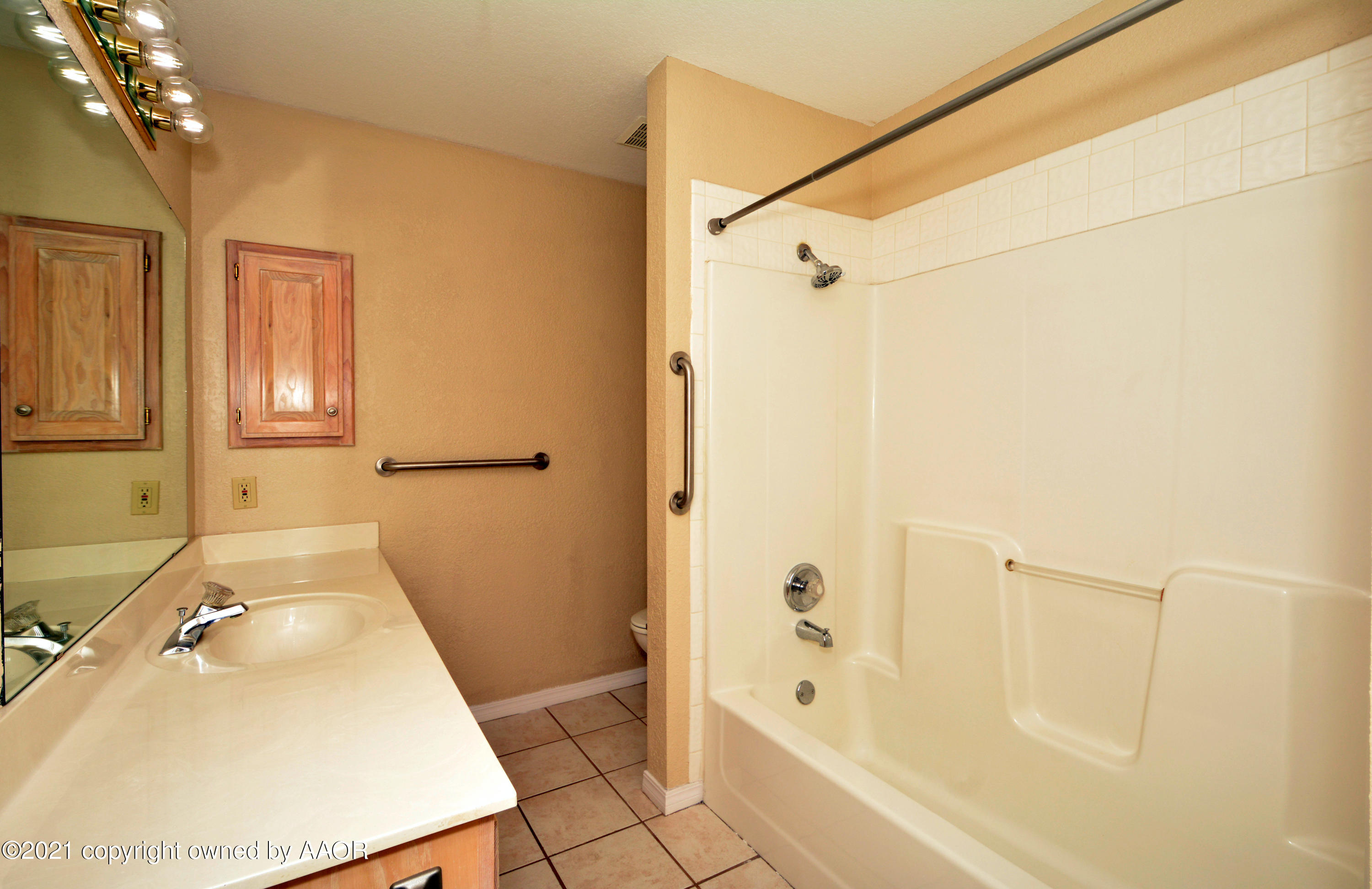3117 Hobbs Road Amarillo, TX 79109 - Photo 10 of 20 17 Bathroom 2