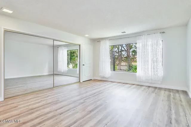 a view of entryway with a front door