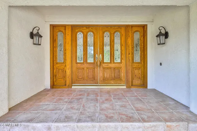 a view of front door with a door