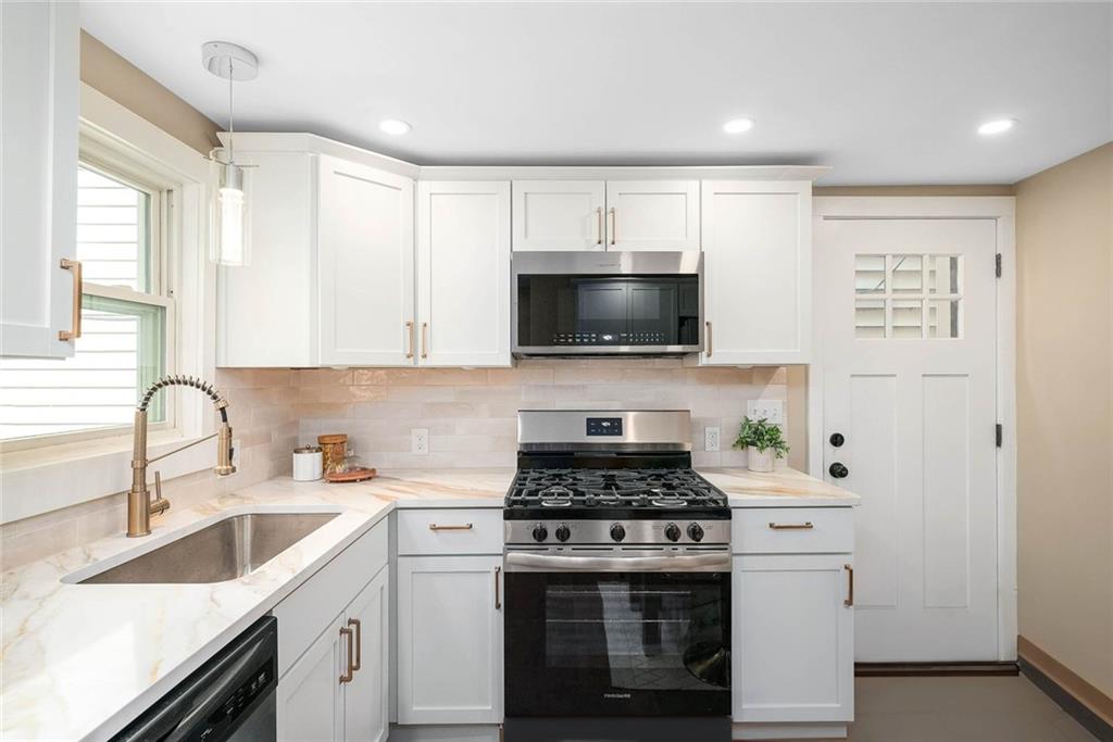 117 Fountain Street Pittsburgh, PA 15212 - Photo 6 of 21 Right Side of kitchen.