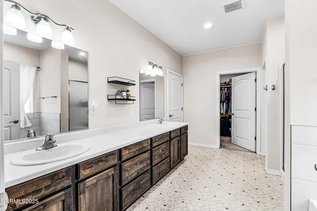 a bathroom with a toilet