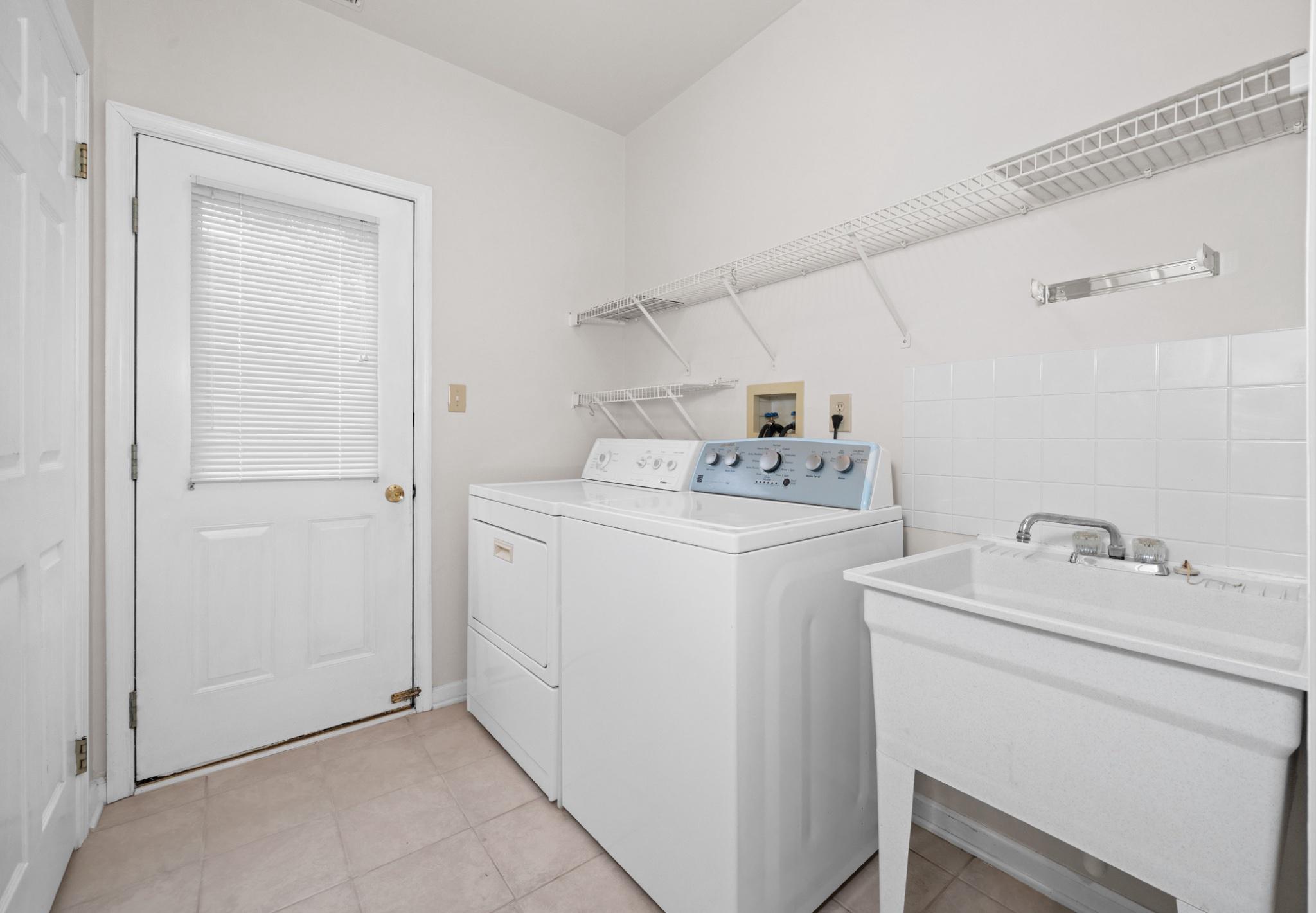 8 Bayberry Close Newark, DE 19711 - Photo 41 of 55 Mail level laundry room with a door to deck.