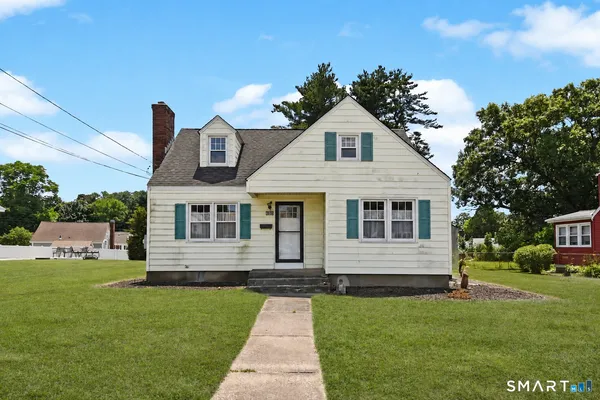 $269,000 | 610 Middle Turnpike West, Manchester, CT 06040
