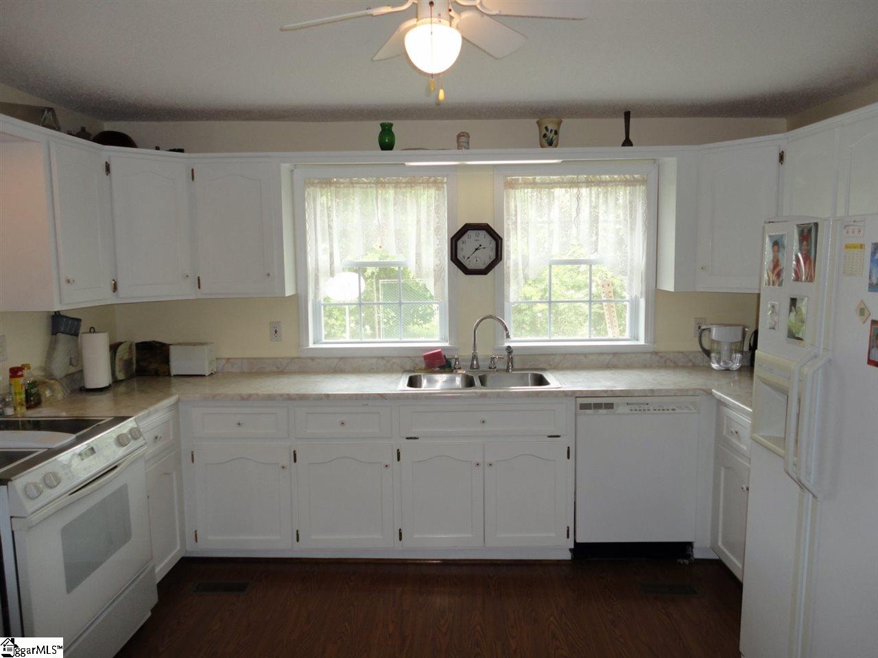 695 West Ridgeway Road Honea Path, SC 29654 - Photo 8 of 36