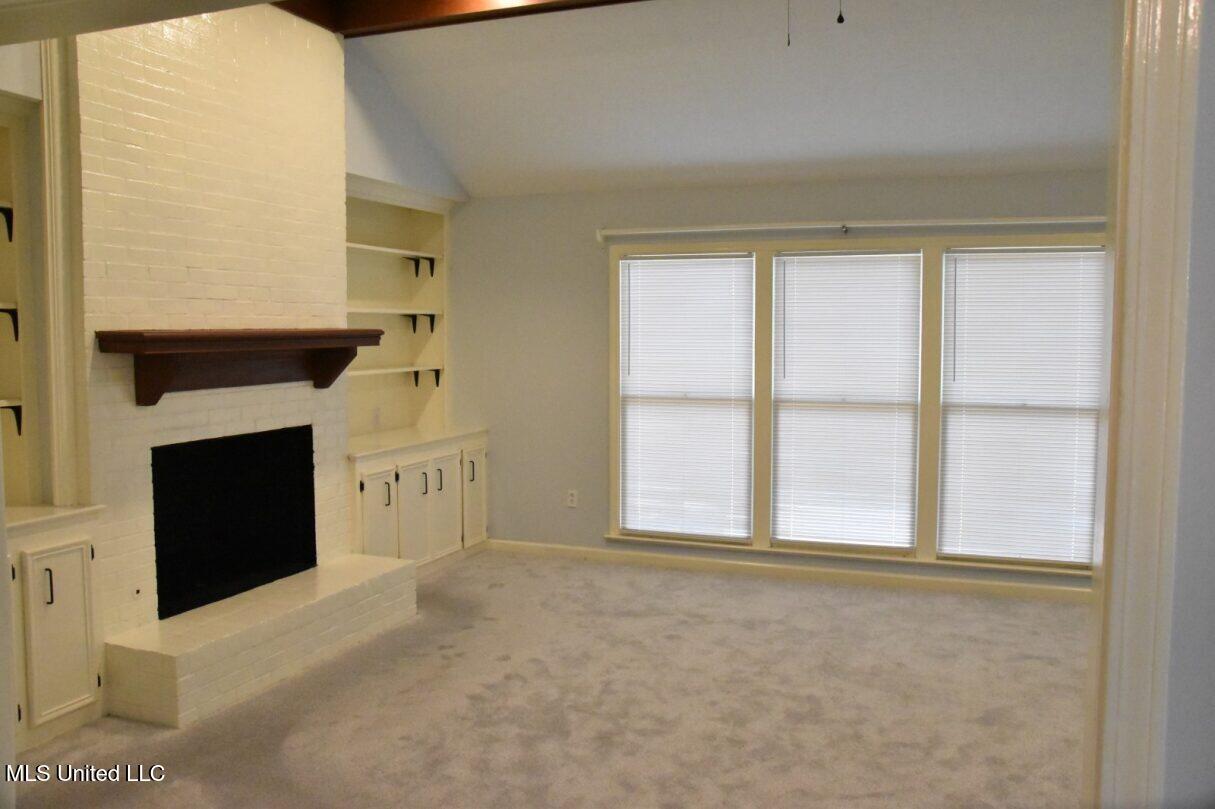 1528 Tracewood Drive Jackson, MS 39211 - Photo 13 of 27 Living space2