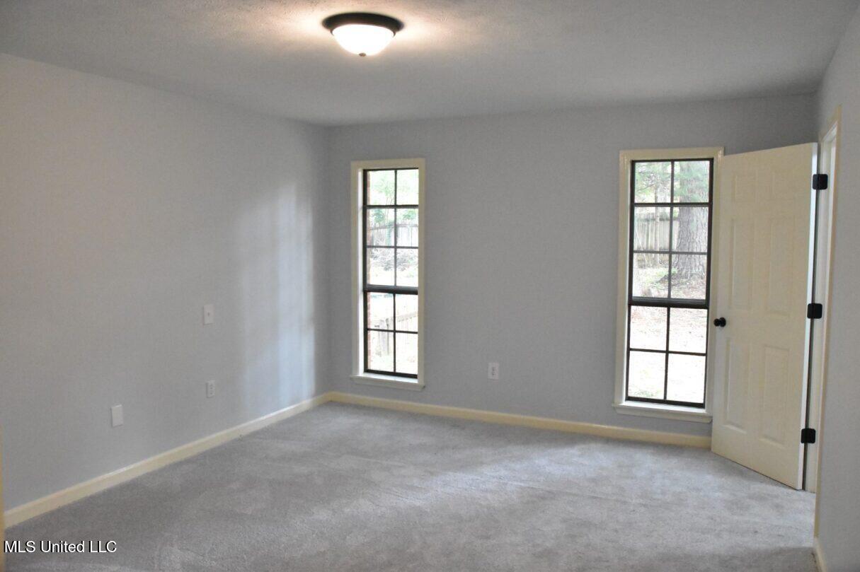 1528 Tracewood Drive Jackson, MS 39211 - Photo 16 of 27 Primary Suite
