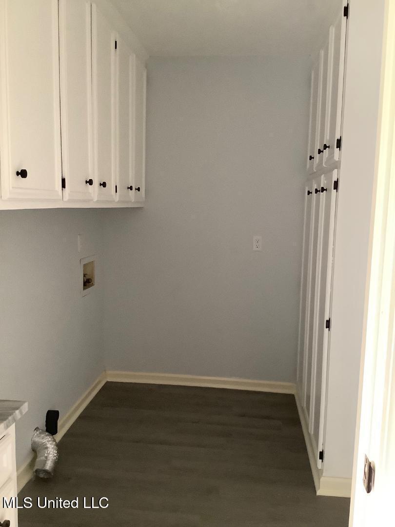 1528 Tracewood Drive Jackson, MS 39211 - Photo 24 of 27 Laundry Room