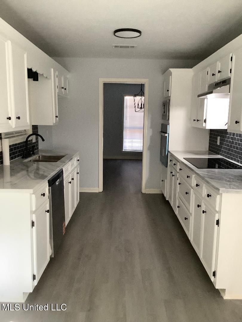 1528 Tracewood Drive Jackson, MS 39211 - Photo 7 of 27 Kitchen5