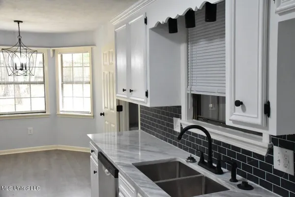 $269,999 | 1528 Tracewood Drive, Jackson, MS 39211