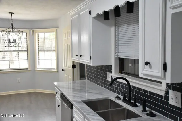 $279,999 | 1528 Tracewood Drive, Jackson, MS 39211