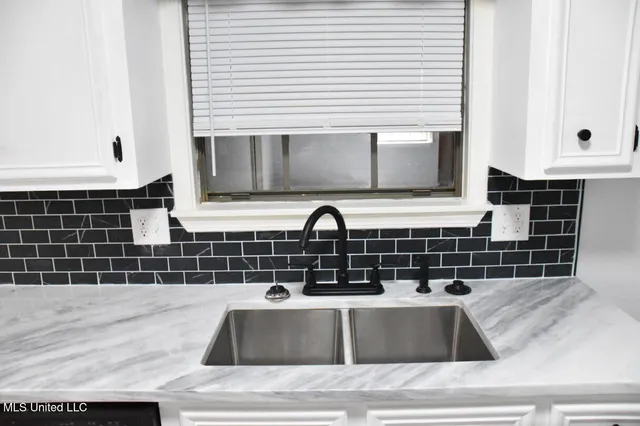 $279,999 | 1528 Tracewood Drive, Jackson, MS 39211