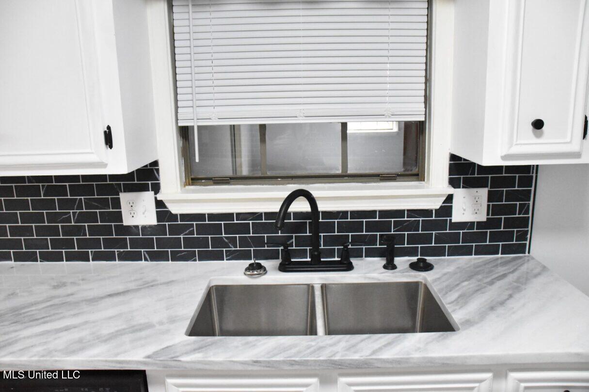 1528 Tracewood Drive Jackson, MS 39211 - Photo 10 of 27 Kitchen3