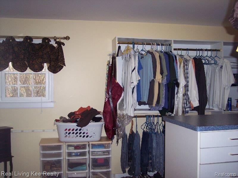 136 Coachlamp Road Rochester, MI 48306 - Photo 14 of 21 Closet