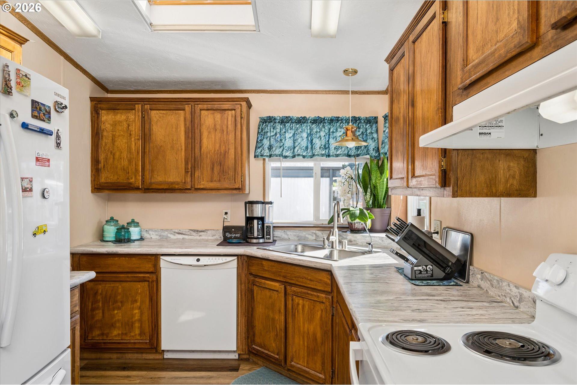 5335 Main Street, Unit 157 Springfield, OR 97478 - Photo 9 of 24 Kitchen