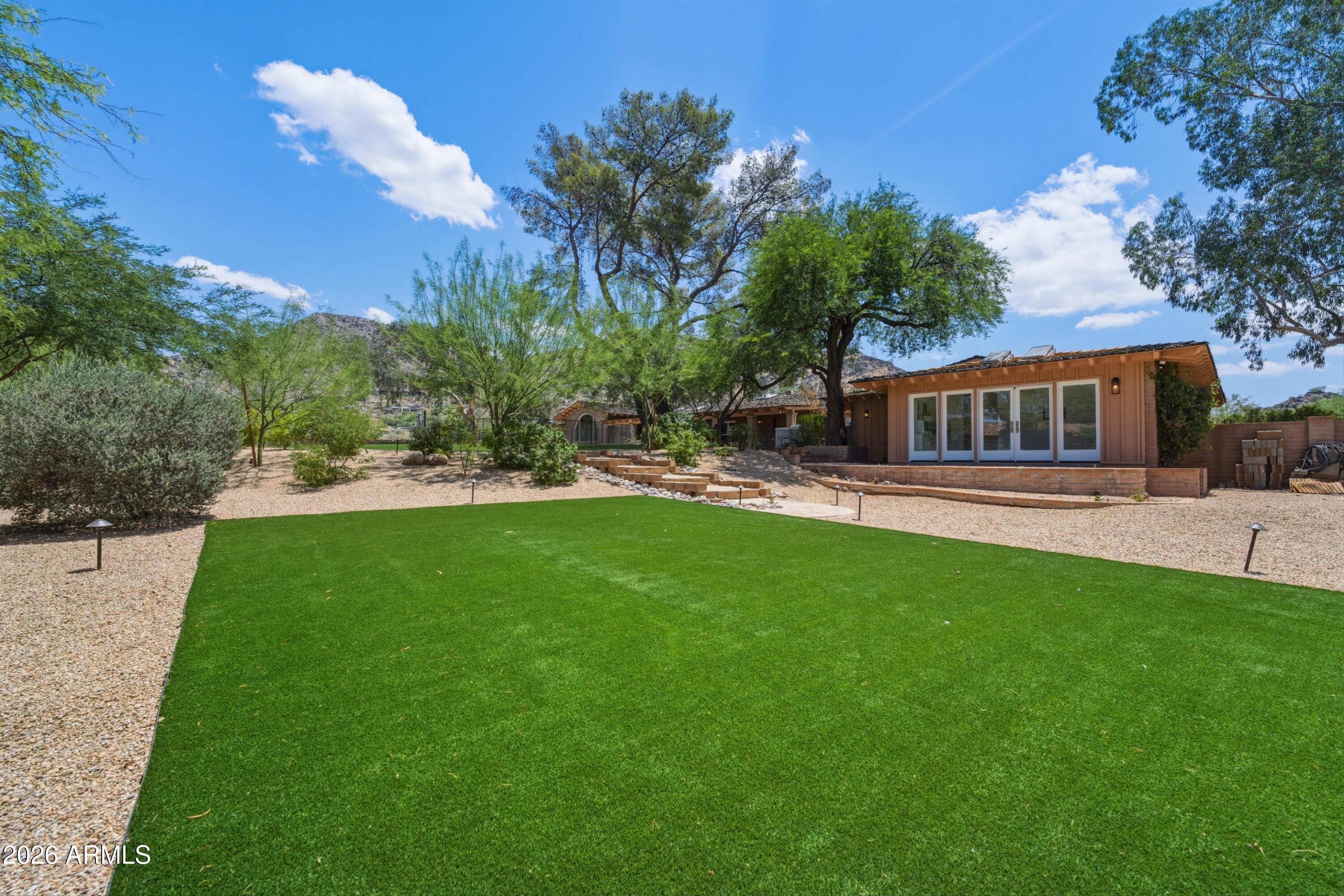 5136 East Roadrunner Road Paradise Valley, AZ 85253 - Photo 17 of 27 5136_E_Roadrunner_Rd_058