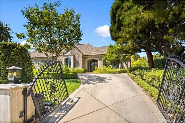 $8,998,000 | 935 West Foothill Boulevard, Arcadia, CA 91006