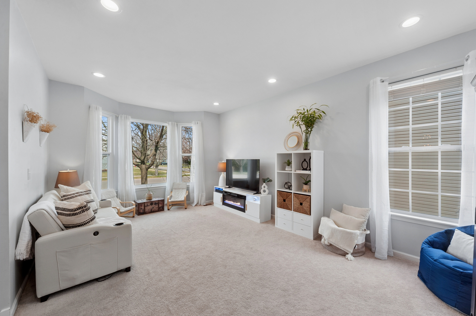 305 Hampton Road Sugar Grove, IL 60554 - Photo 4 of 37