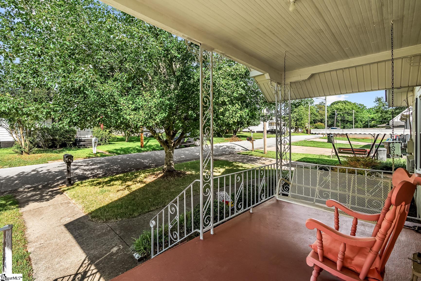 304 South 6th Street Easley, SC 29640 - Photo 4 of 26