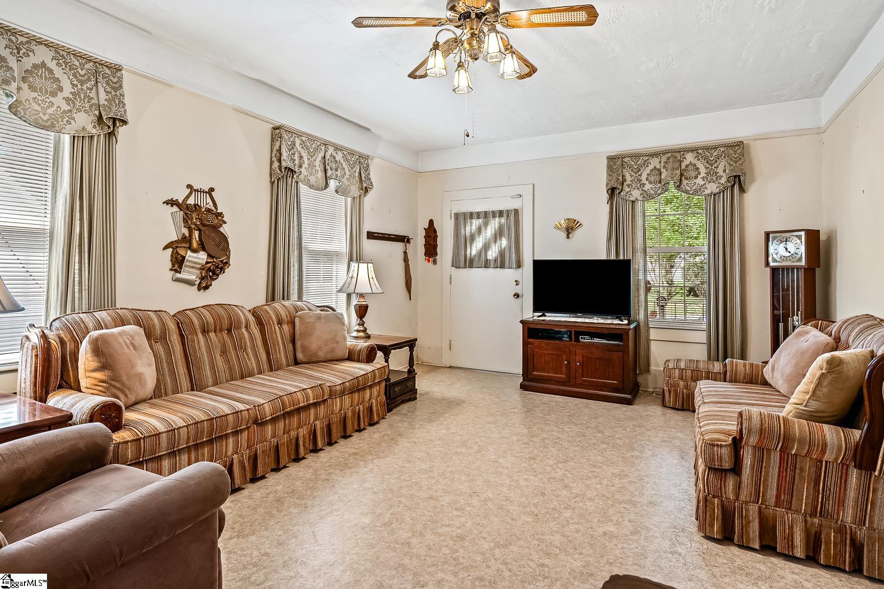 304 South 6th Street Easley, SC 29640 - Photo 5 of 26