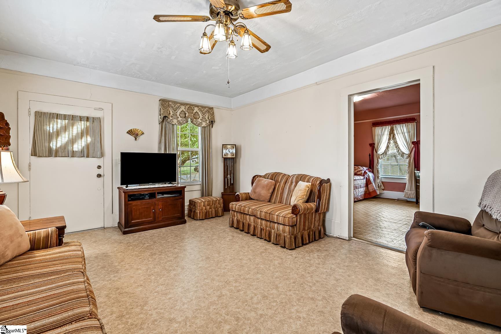 304 South 6th Street Easley, SC 29640 - Photo 7 of 26