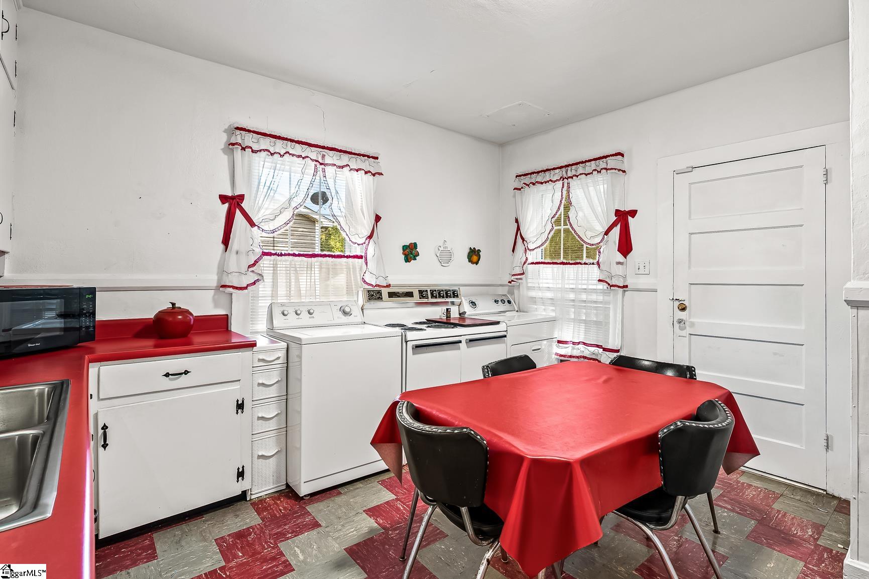 304 South 6th Street Easley, SC 29640 - Photo 8 of 26