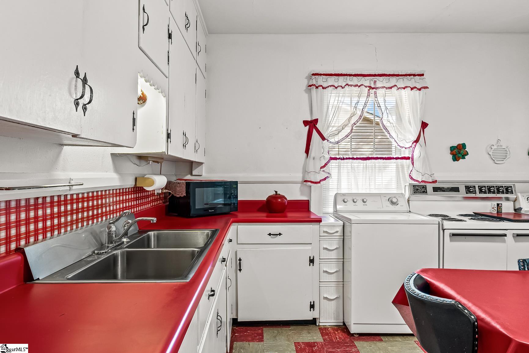 304 South 6th Street Easley, SC 29640 - Photo 9 of 26