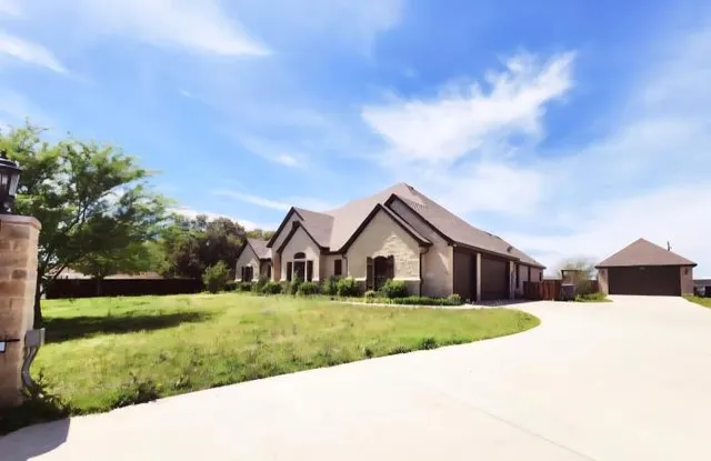 $989,000 | 2000 Adams Lane South, Azle, TX 76020