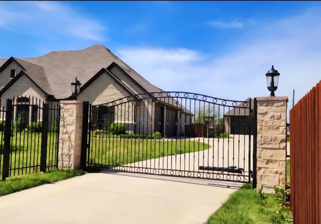$989,000 | 2000 Adams Lane South, Azle, TX 76020