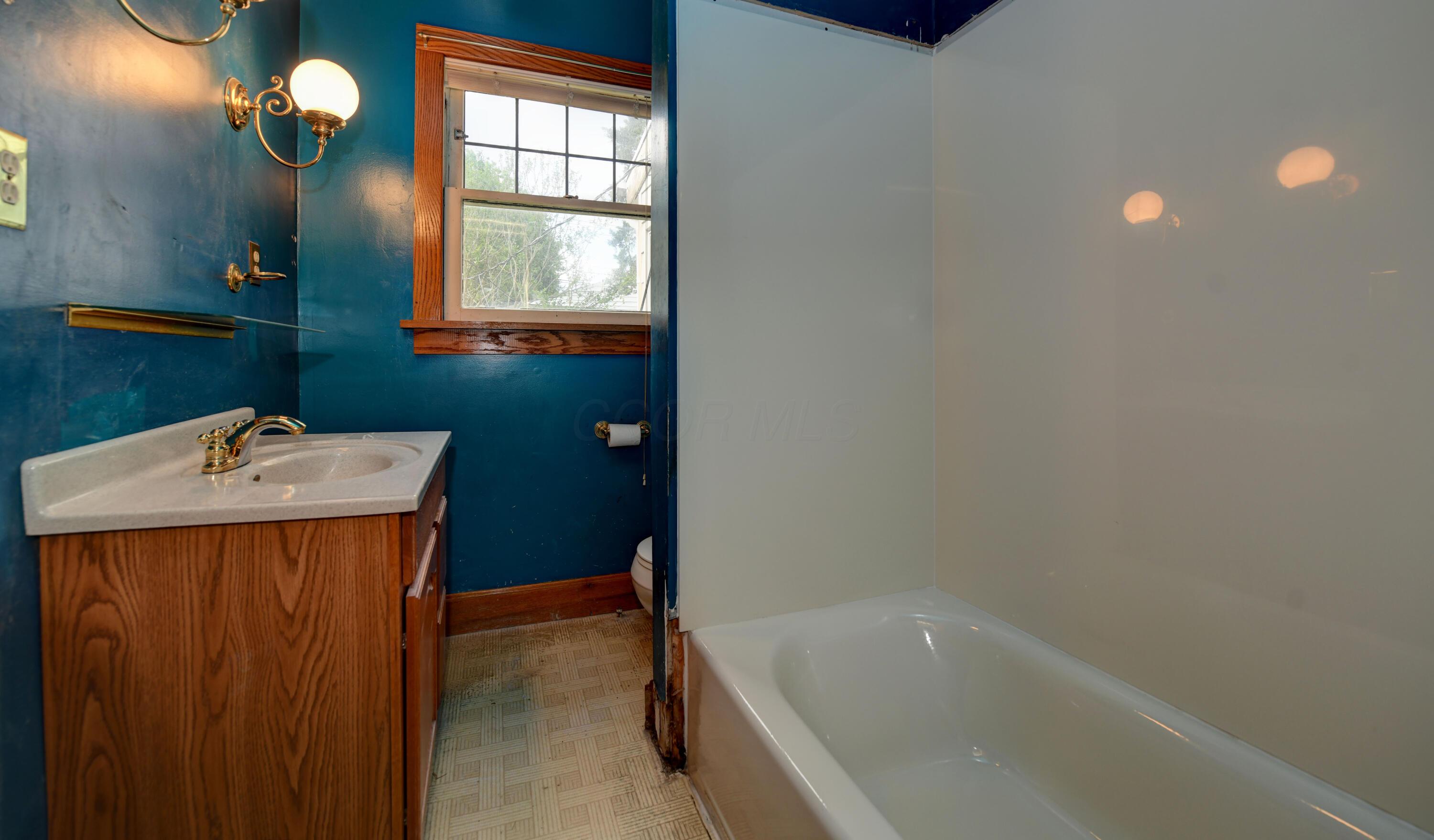 486 East Tulane Road Columbus, OH 43202 - Photo 21 of 32 Bath