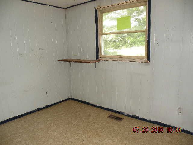5452 East State Road 14 Rochester, IN 46975 - Photo 6 of 7 Gallery Image 6