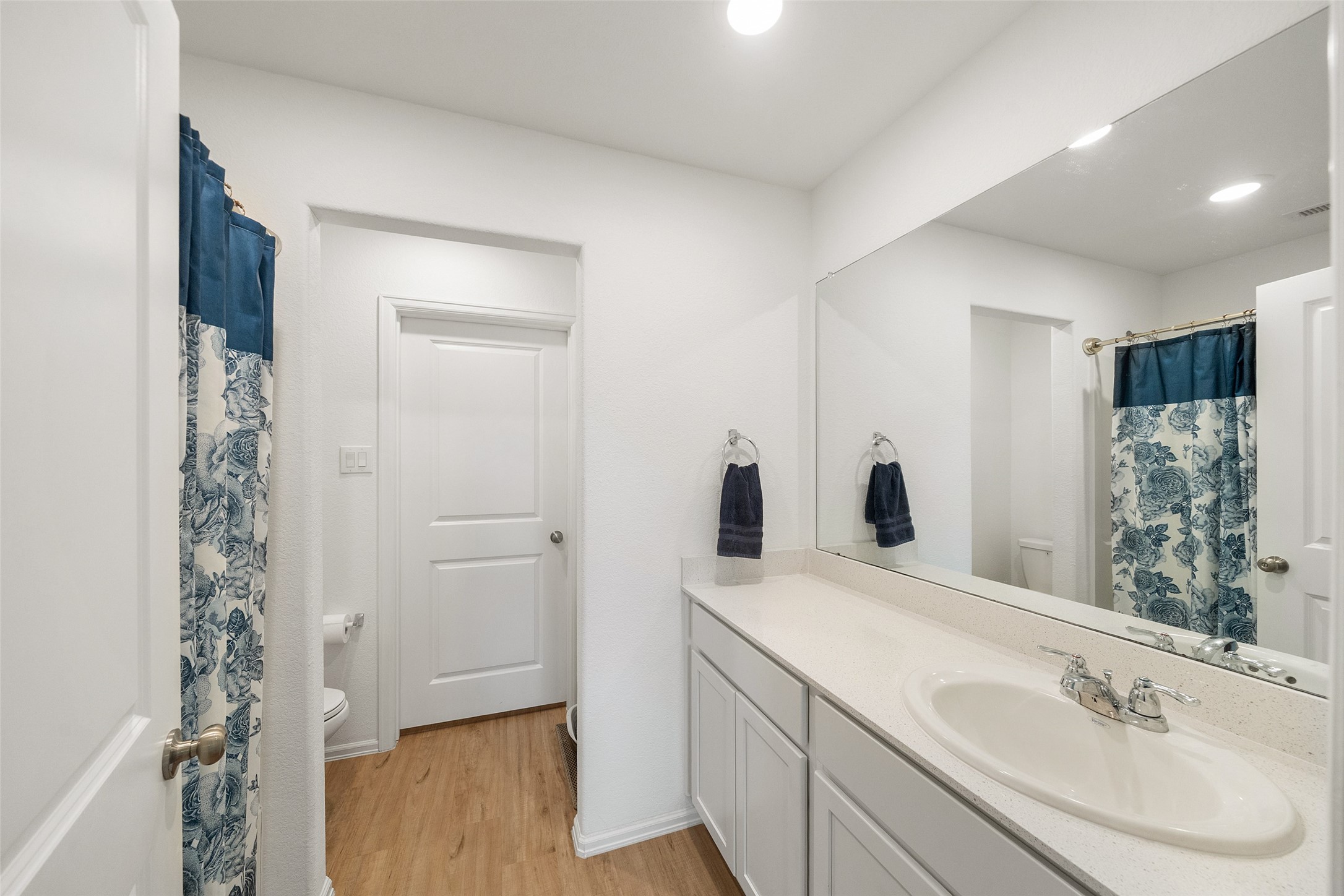234 Bennett Street Angleton, TX 77515 - Photo 16 of 33 Primary bath
