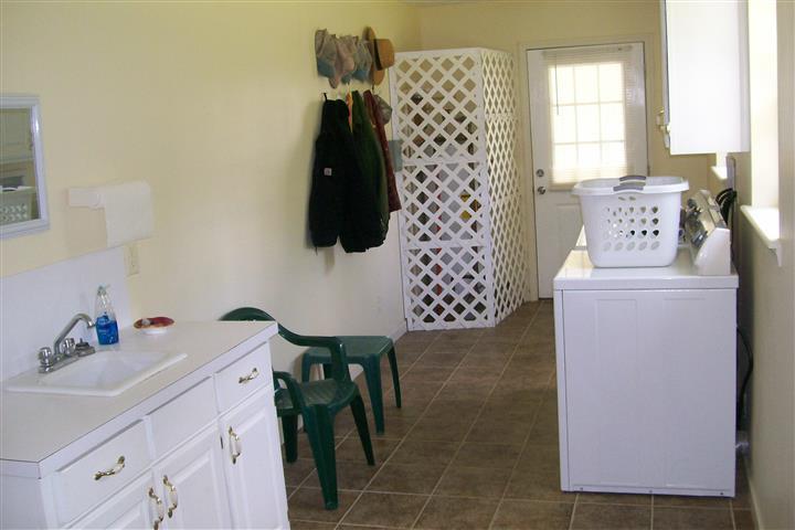 10748 Harrison Ferry Road McMinnville, TN 37110 - Photo 28 of 29 a utility room with dryer and washer