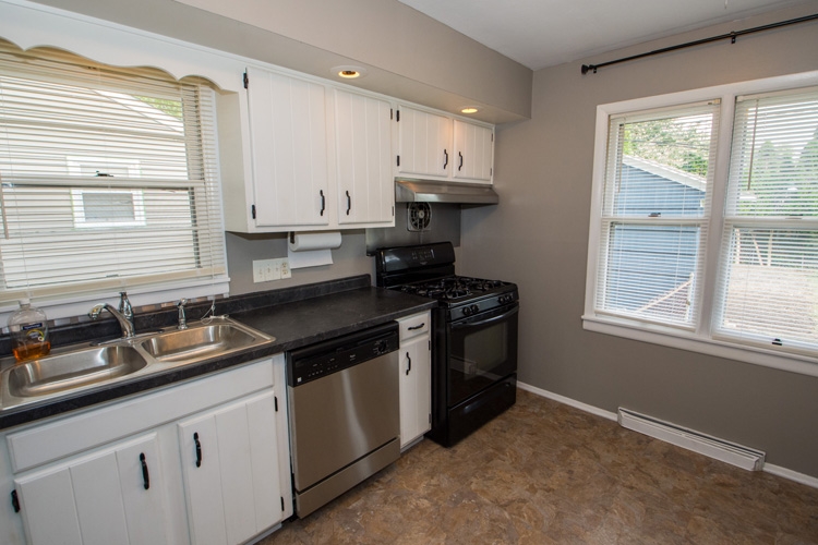 1628 Ryer Street South Bend, IN 46628 - Photo 4 of 15 Gallery Image 4