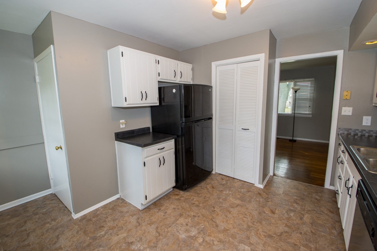 1628 Ryer Street South Bend, IN 46628 - Photo 5 of 15 Gallery Image 5