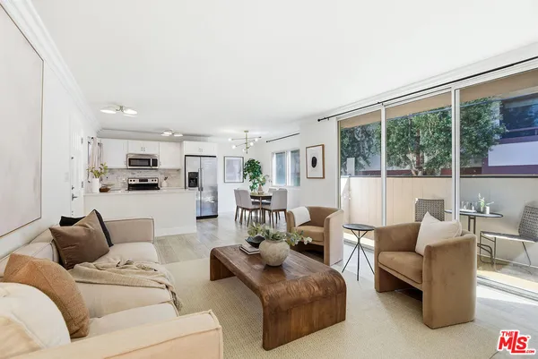 $699,000 | 8358 Manitoba Street, Unit 8, Playa del Rey, CA 90293