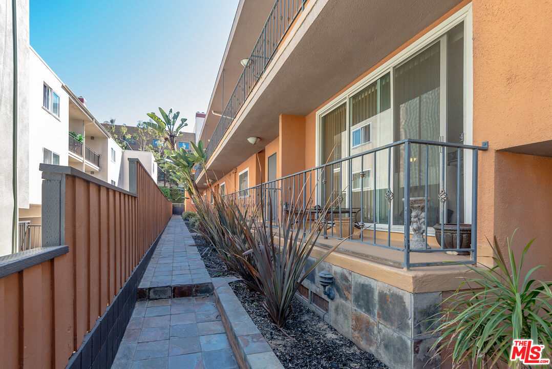 8358 Manitoba Street, Unit 8 Playa del Rey, CA 90293 - Photo 20 of 25