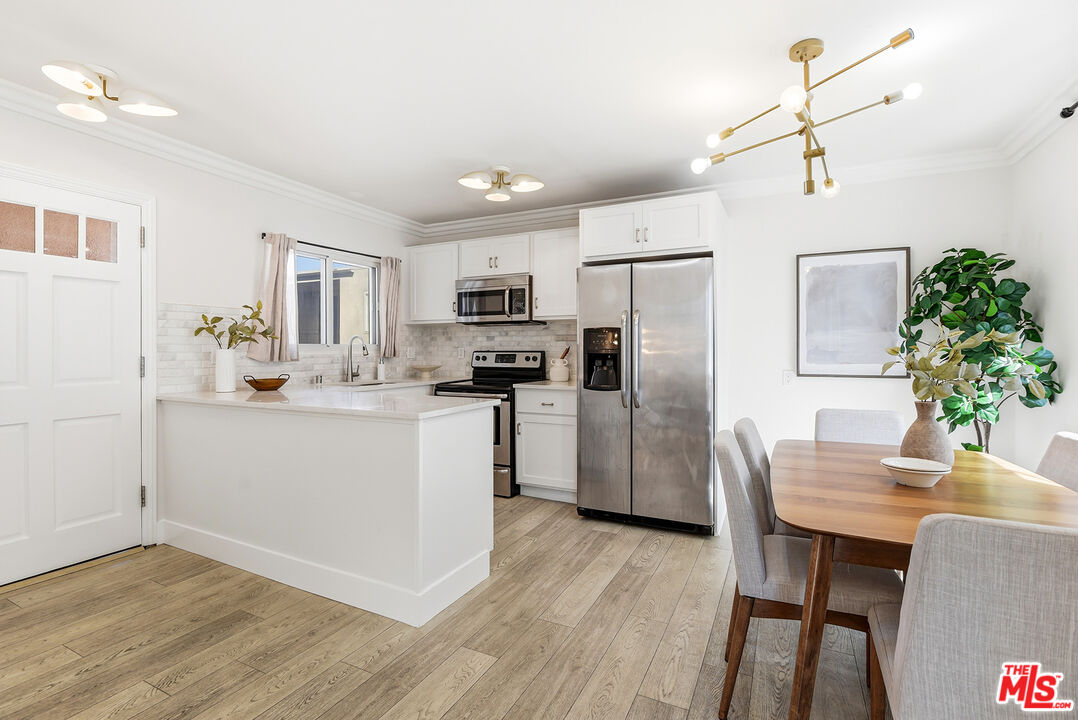 8358 Manitoba Street, Unit 8 Playa del Rey, CA 90293 - Photo 6 of 25