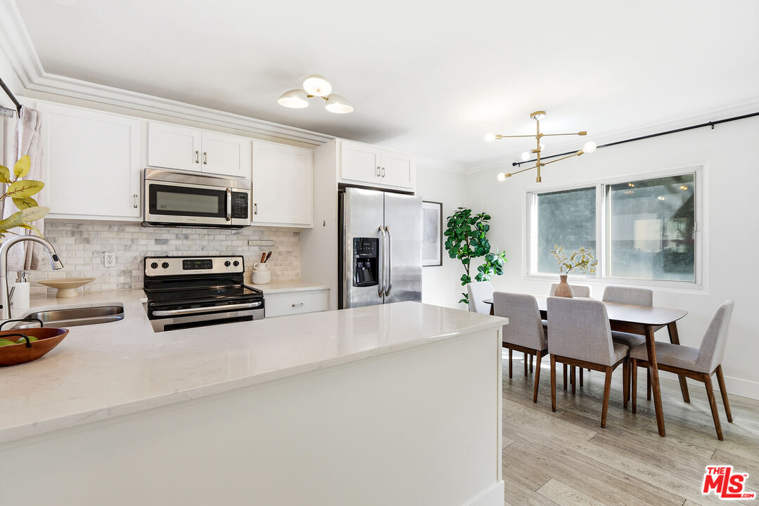 8358 Manitoba Street, Unit 8 Playa del Rey, CA 90293 - Photo 7 of 25