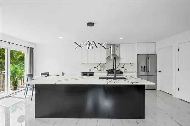 $330,000 | 336 Westwood Court, Unit 336, Vernon Hills, IL 60061