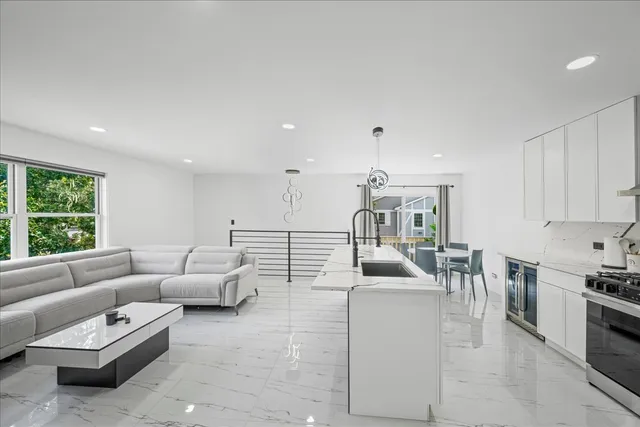 $330,000 | 336 Westwood Court, Unit 336, Vernon Hills, IL 60061