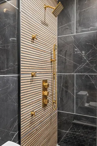 $330,000 | 336 Westwood Court, Unit 336, Vernon Hills, IL 60061